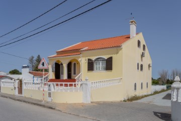 House 4 Bedrooms in Vendas Novas