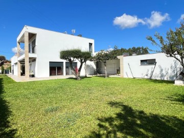 House 4 Bedrooms in Barroselas e Carvoeiro