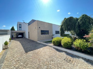 House 4 Bedrooms in Barroselas e Carvoeiro