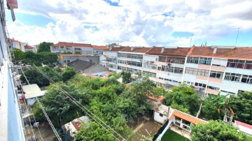 Apartment 3 Bedrooms in Almada, Cova da Piedade, Pragal e Cacilhas