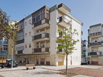 Apartamento 3 Quartos em Corroios