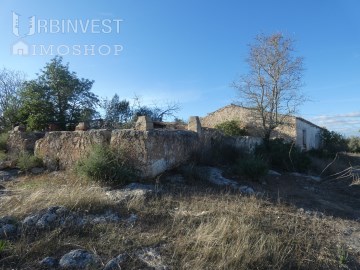 Quintas e casas rústicas em Alcantarilha e Pêra