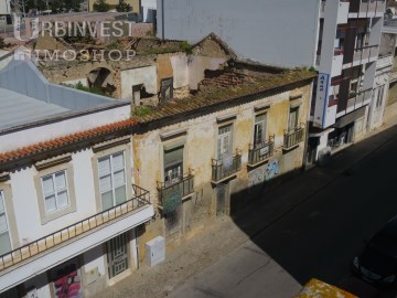 Moradia para reconstrução na baixa de Faro, Algarv