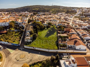 Terreno com ruina - Viana do Alentejo - 970m2 - Ru