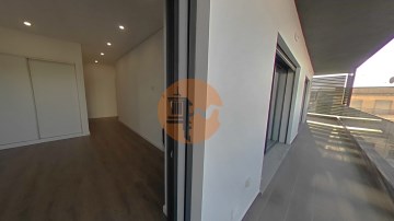 Apartamento T1 com piscina no terraço e garagem na