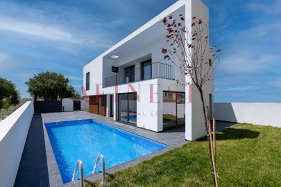 EXTERIOR MORADIA -- CARCAVELOS -- FOR SALE -- AFIN