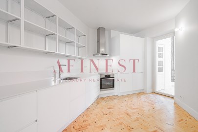 APARTAMENTO T4 -- ALCANTARA -- FOR RENT -- AFINEST