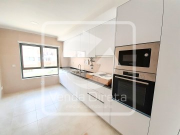 Apartamento T2 com Arrecadação, no Lavradio - Barr