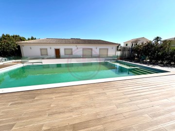 House 5 Bedrooms in Quelfes