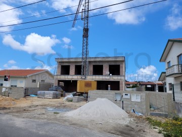 Terreno com Moradia T3 em Construção na Gafanha da