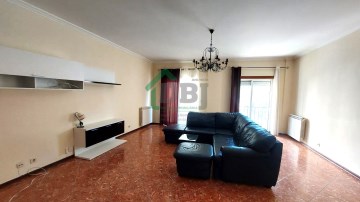 Apartamento 4 Quartos em Covilhã e Canhoso