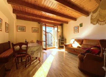 House 3 Bedrooms in Sesué