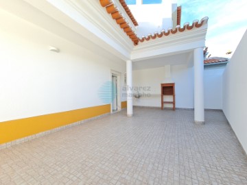 House 4 Bedrooms in Ericeira