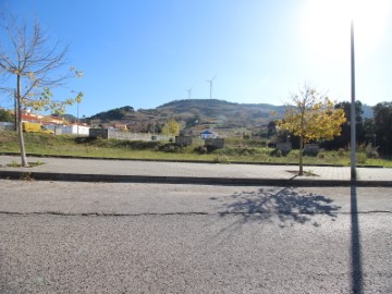 Terreno em Maxial e Monte Redondo