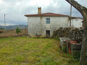 Casa e Terreno em Formilo