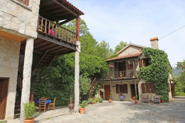 Quinta com 2 casas em pedra