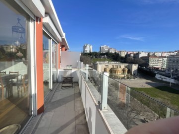 Renovated apartment -beautiful terrace