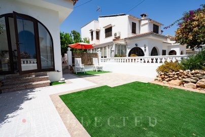 House 4 Bedrooms in Can Picafort