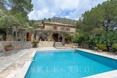 Finca with Statley home in Puerto Pollensa_pool_01