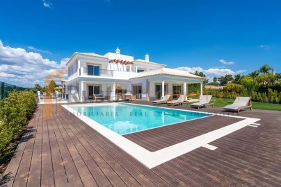 Villa de 4 chambres à Vila Sol avec piscine
