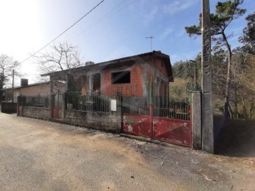 Moradia por Recuperar em Carregosa, Oliveira de Az