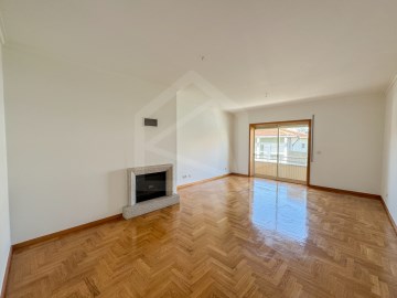 Apartamento T3 no centro de São João da Madeira