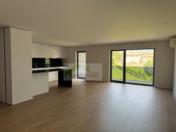 Apartamento T3 novo - Ar condicionado-ampla varand