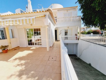 House 5 Bedrooms in Armação de Pêra