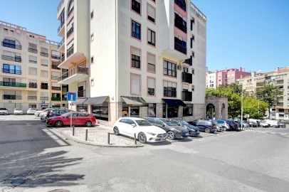 Locaux commerciaux à Massamá e Monte Abraão