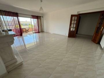 Apartment 2 Bedrooms in Oeiras e São Julião da Barra, Paço de Arcos e Caxias