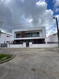 House 4 Bedrooms in Amora