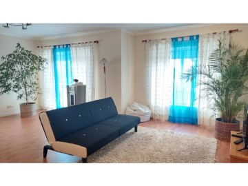 comprar-apartamento-t4-almada-sala-1