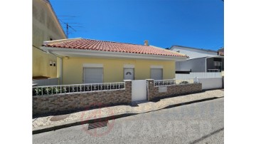 House 2 Bedrooms in Pontinha e Famões