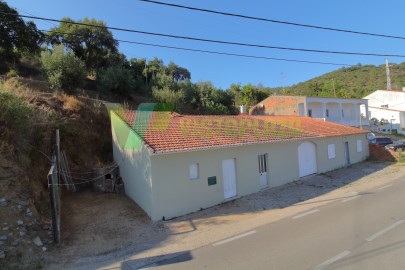 Casa Térrea, Monchique (Casais), Terreno Misto. (2