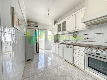 Apartamento T2 em Faro, Muito Central, Com Estacio