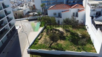 House 7 Bedrooms in Portimão, Completely Refurbish