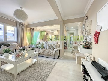 Beautiful Refurbished 2 Bedroom Apartment in Porti