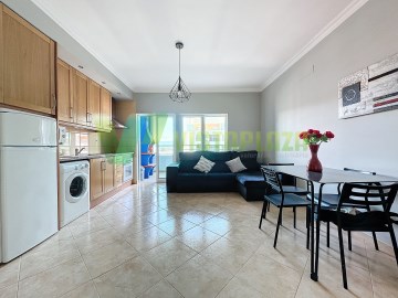 0+1 Bedroom Apartment With Pool in Alto do Quintão