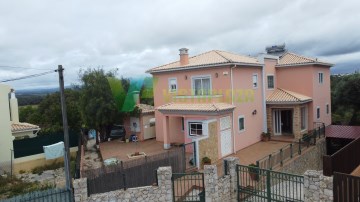 Moradia T4 Isolada Com Garagem e Piscina, Portimão