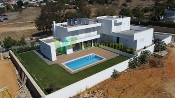 Luxury Detached 4 Bedroom Villa with Pool in Ameij