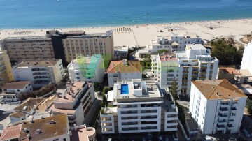 Apartamento T3 na Praia da Rocha, com Piscina e Ga