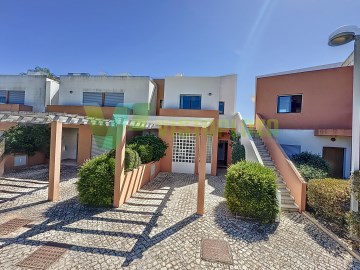 Terraced House 2+2 Bedrooms , Alto das Sesmarias ,