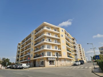 2 bedroom apartment in downtown Quarteira,