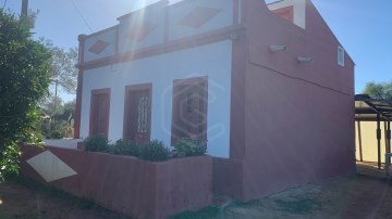 Moradia T2 para remodelar em Moncarapacho, Olhão, 