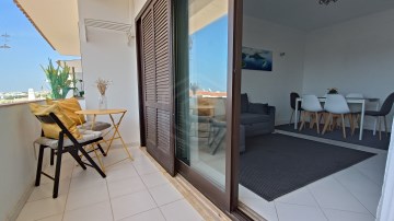 Apartamento T2 duplex com vista mar no Montechoro,