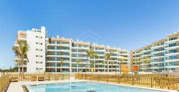 Apartamento T2 na primeira linha da praia em Empre