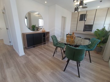 Apartamento T3 totalmente remodelado em VRSA, cozi