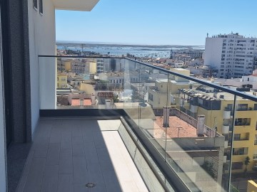 Apartamento penthouse T3, com piscina comum na cob