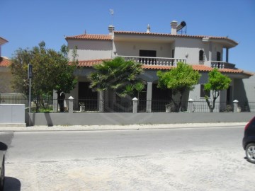 Moradia V4 com boa localização, Loulé, Algarve