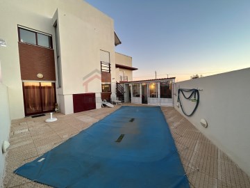 Moradia T3 com piscina na Serra Del Rei